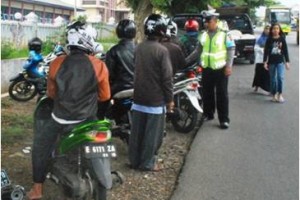 Satlantas Polres Kuningan saat menggelar rizia di sepputar Ancaran.